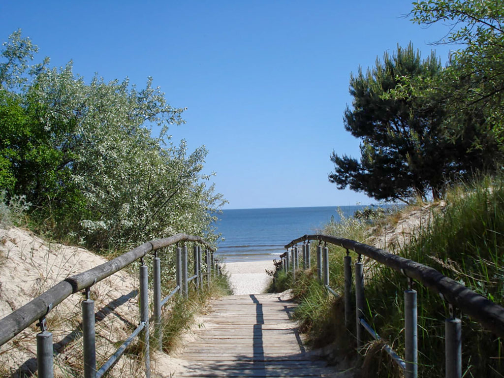 Schleichweg durch die Düne zum Ostseestrand
