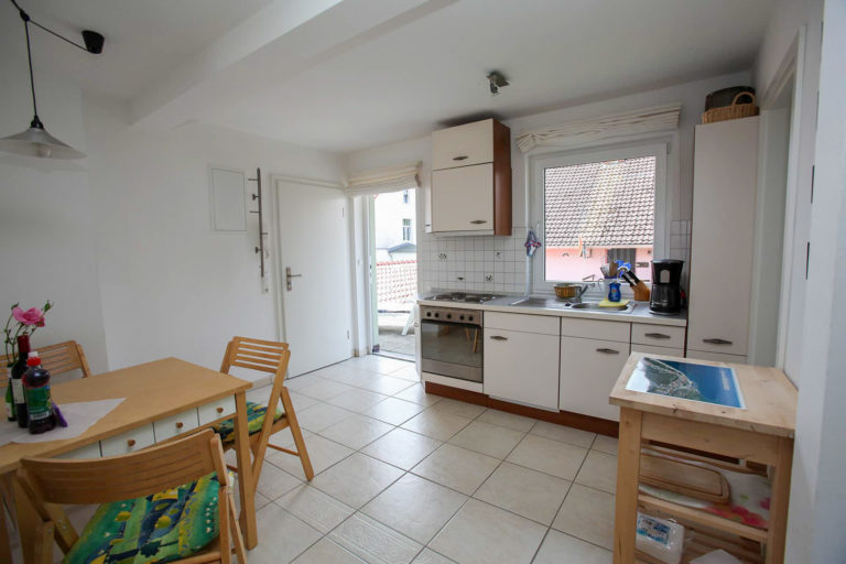 Ferienwohnung Kaiser am Lindenpark Wohnzimmer mit Küche
